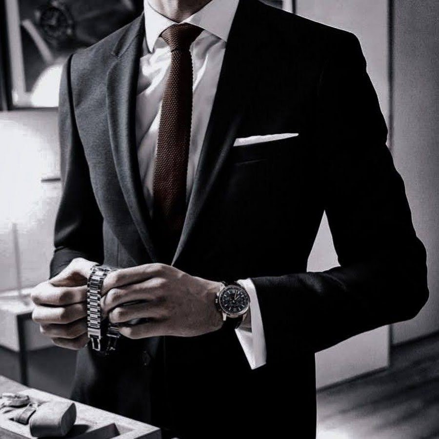 Джинсовка с брюками мужчины