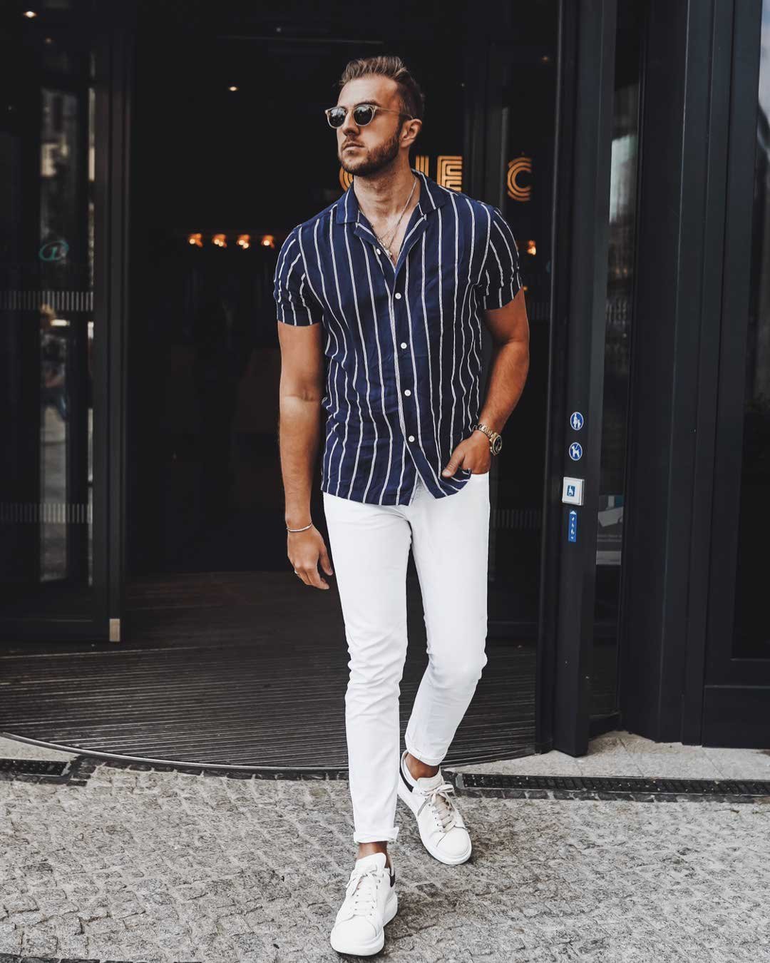 Мужчины в костюмах Эстетика