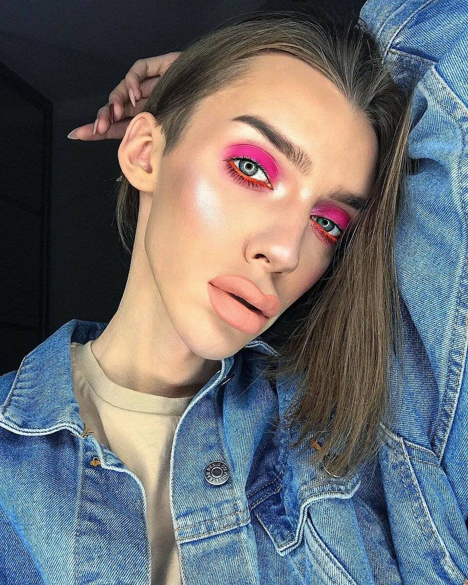 Сара Уоллес кроссдрессер