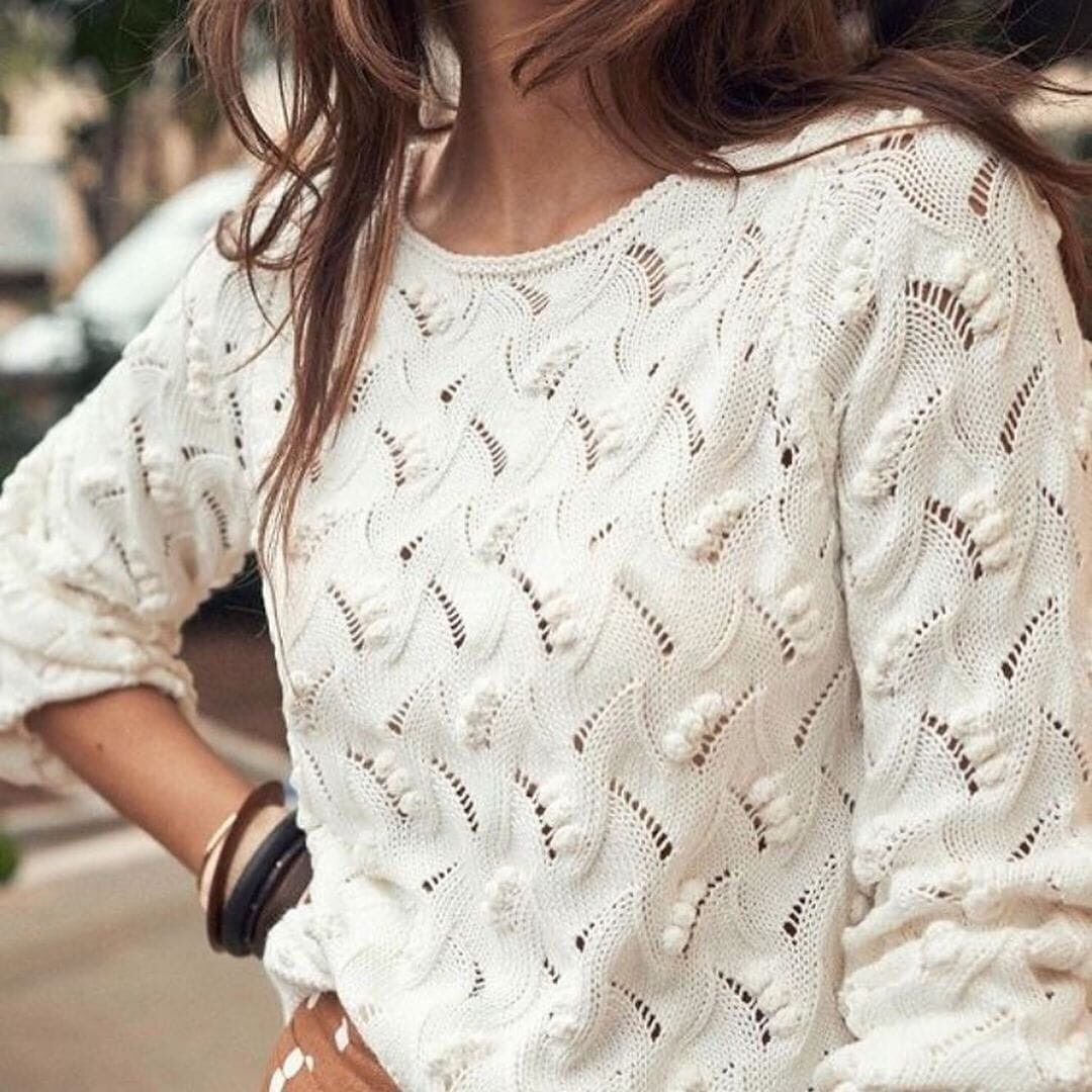 Белый вязаный свитер женский
