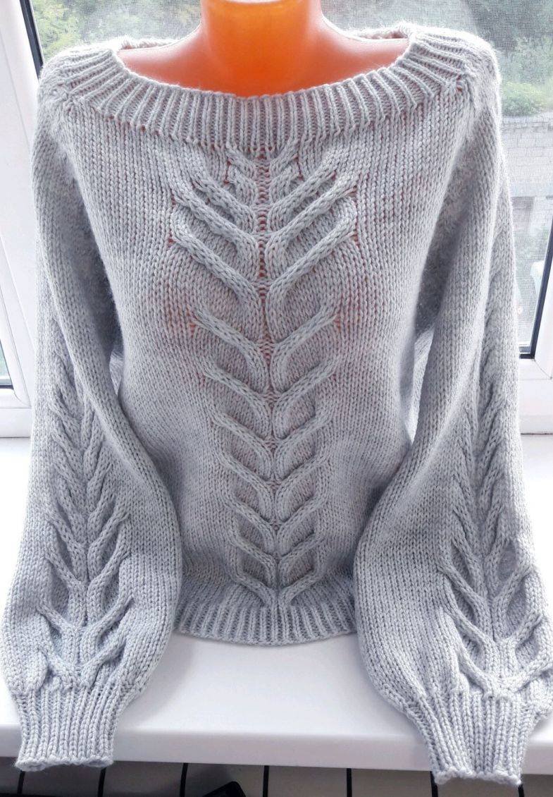 Вязаный свитер женский