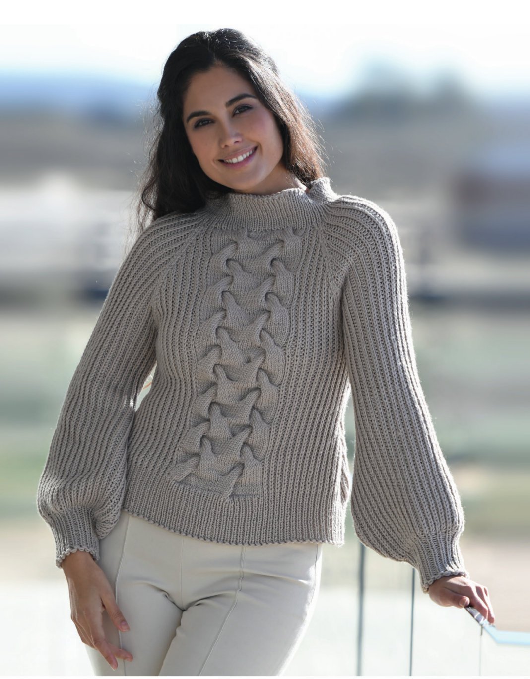 Женщина в свитере