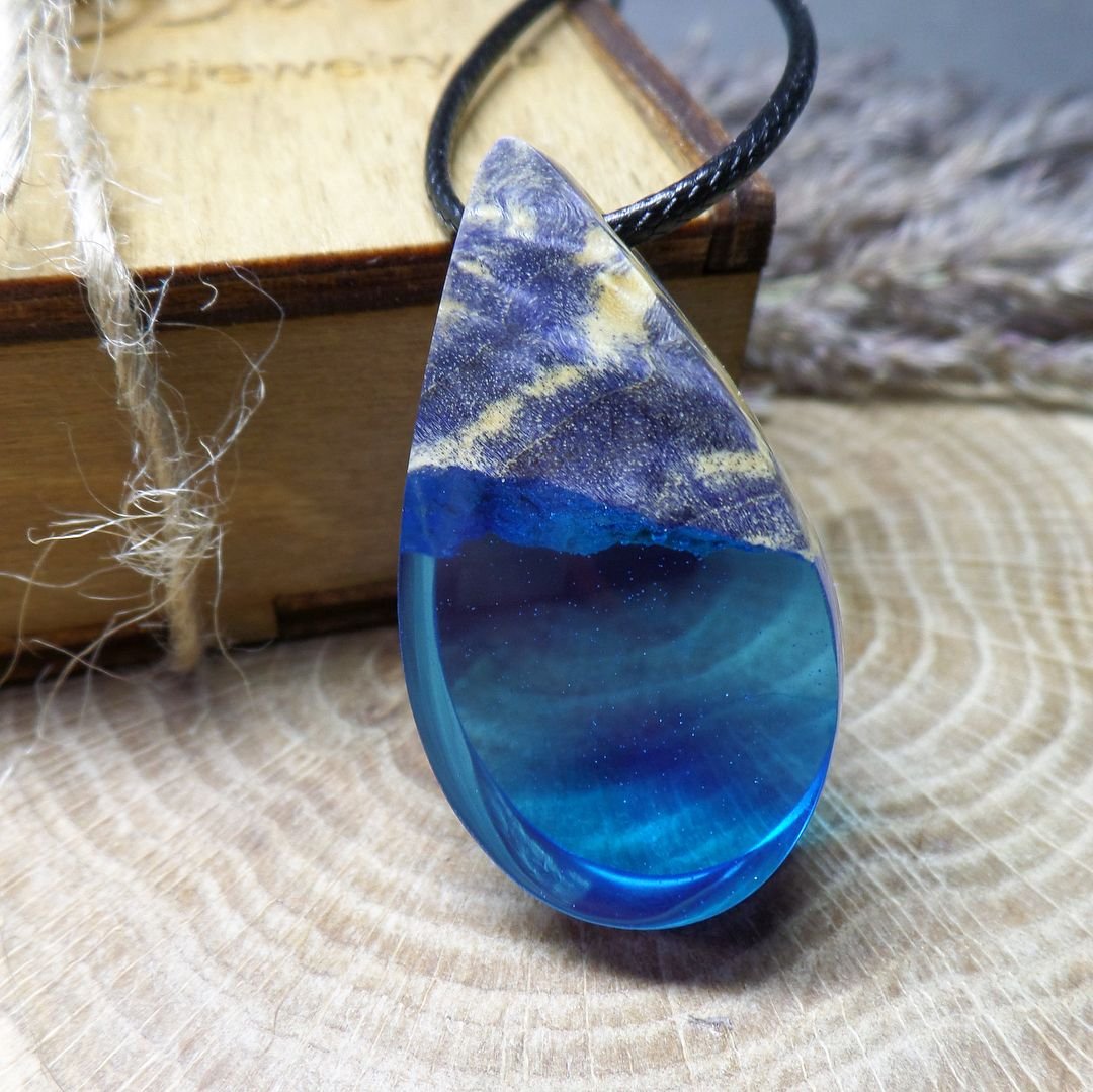 Подвеска из эпоксидной смолы