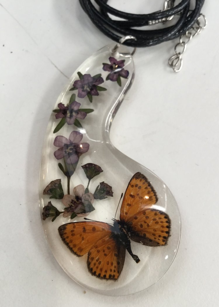 Украшения из эпоксидной смолы и дерева