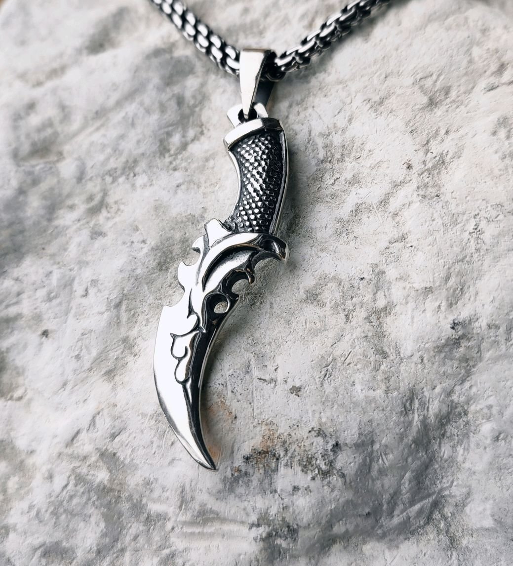 Цепочка серебряная с мечом