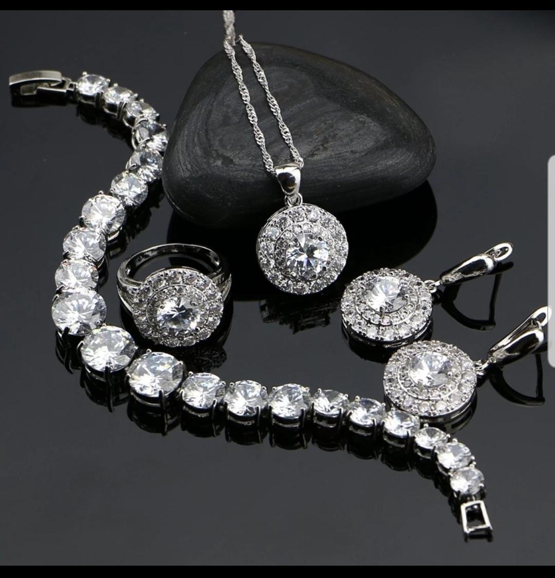 Серебряные ювелирные изделия