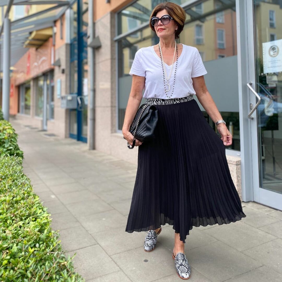 Юбка плиссированная на женщинах