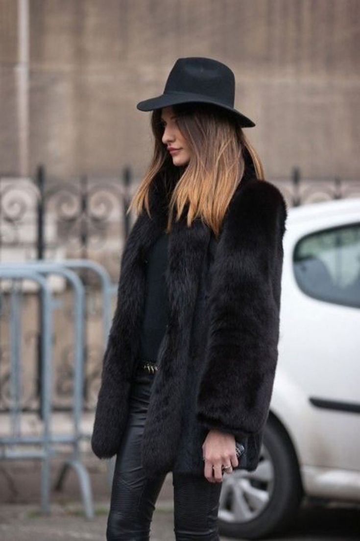 Лаура Вартанян в мехах