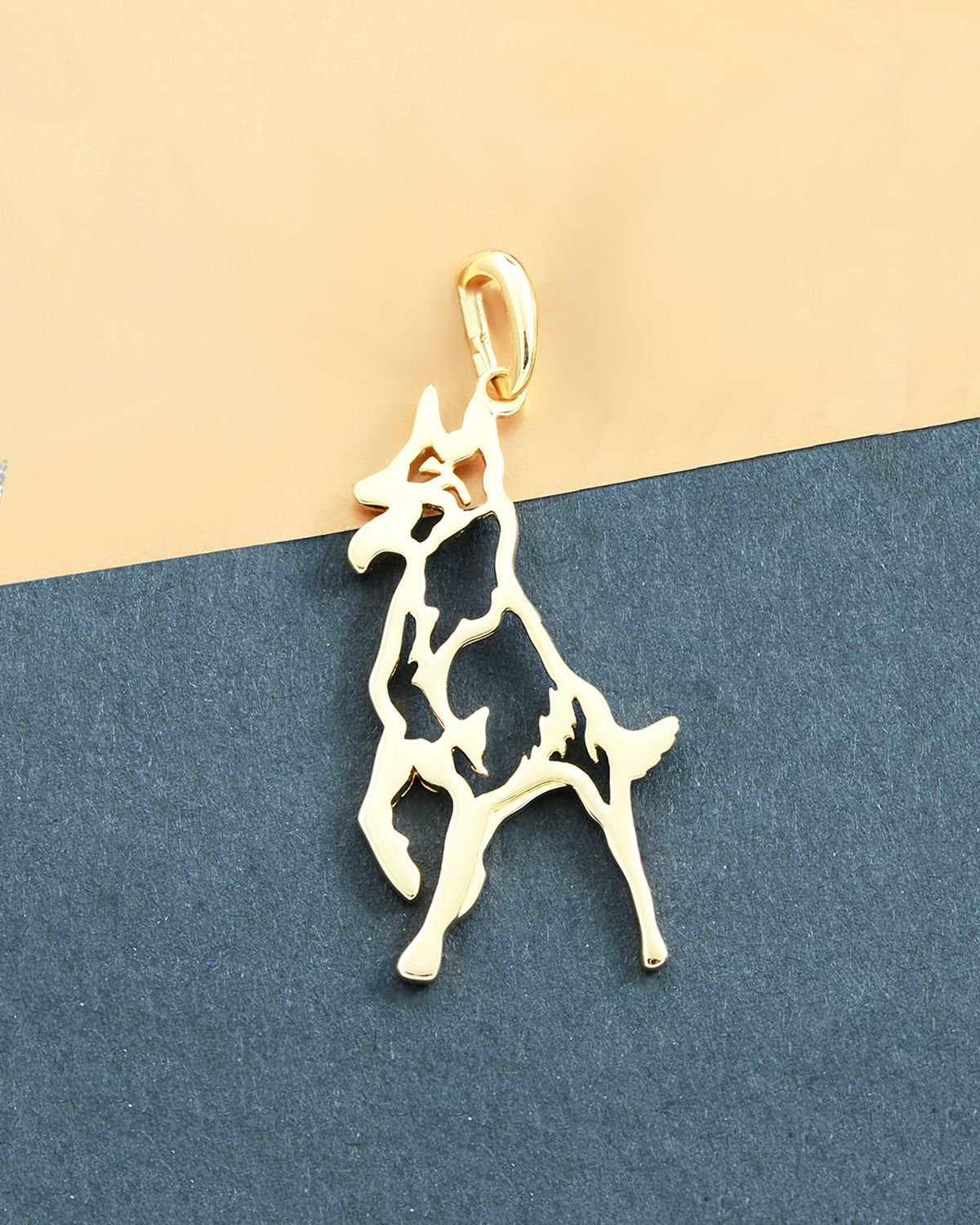 Золотая подвеска лошадь