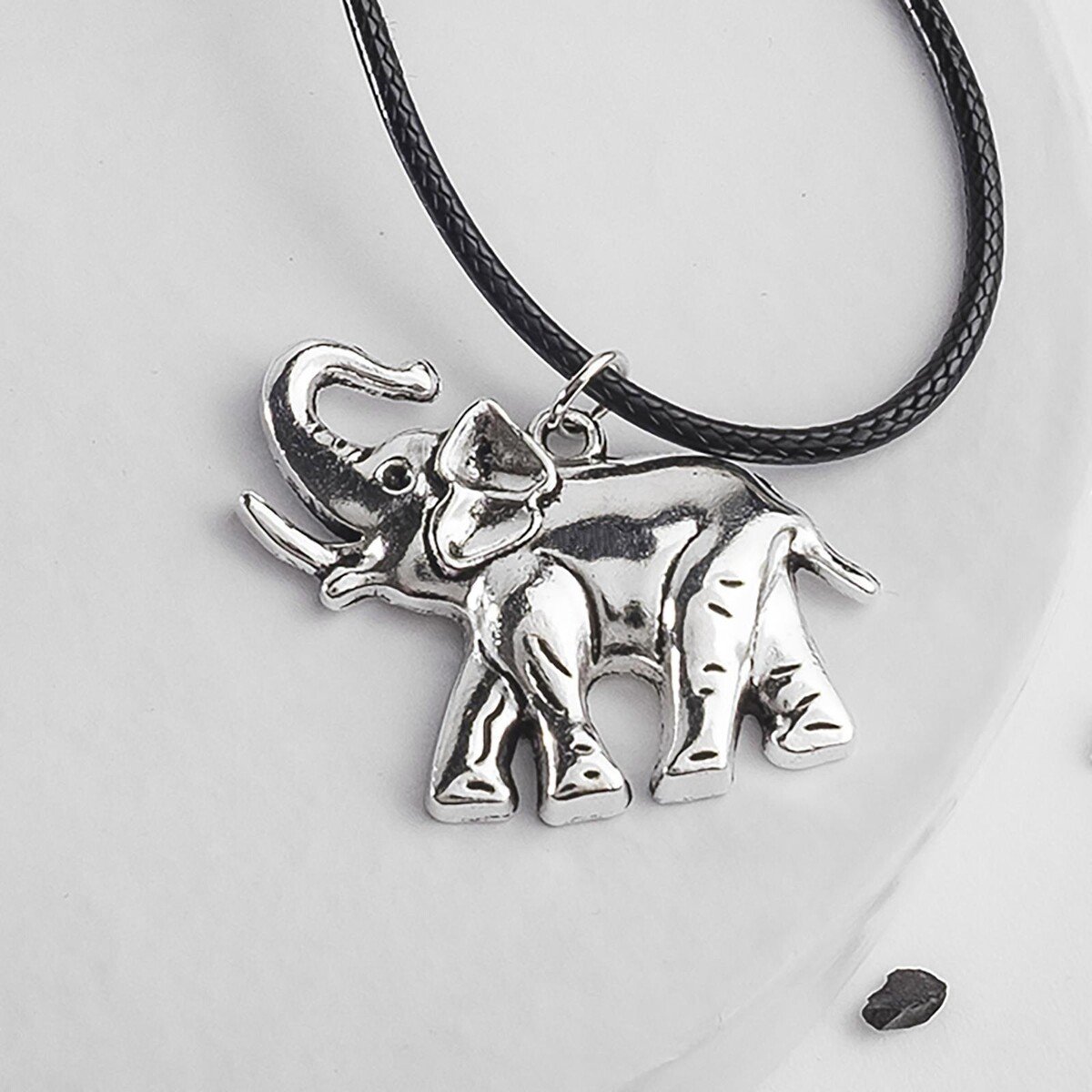 Украшение благородный слон