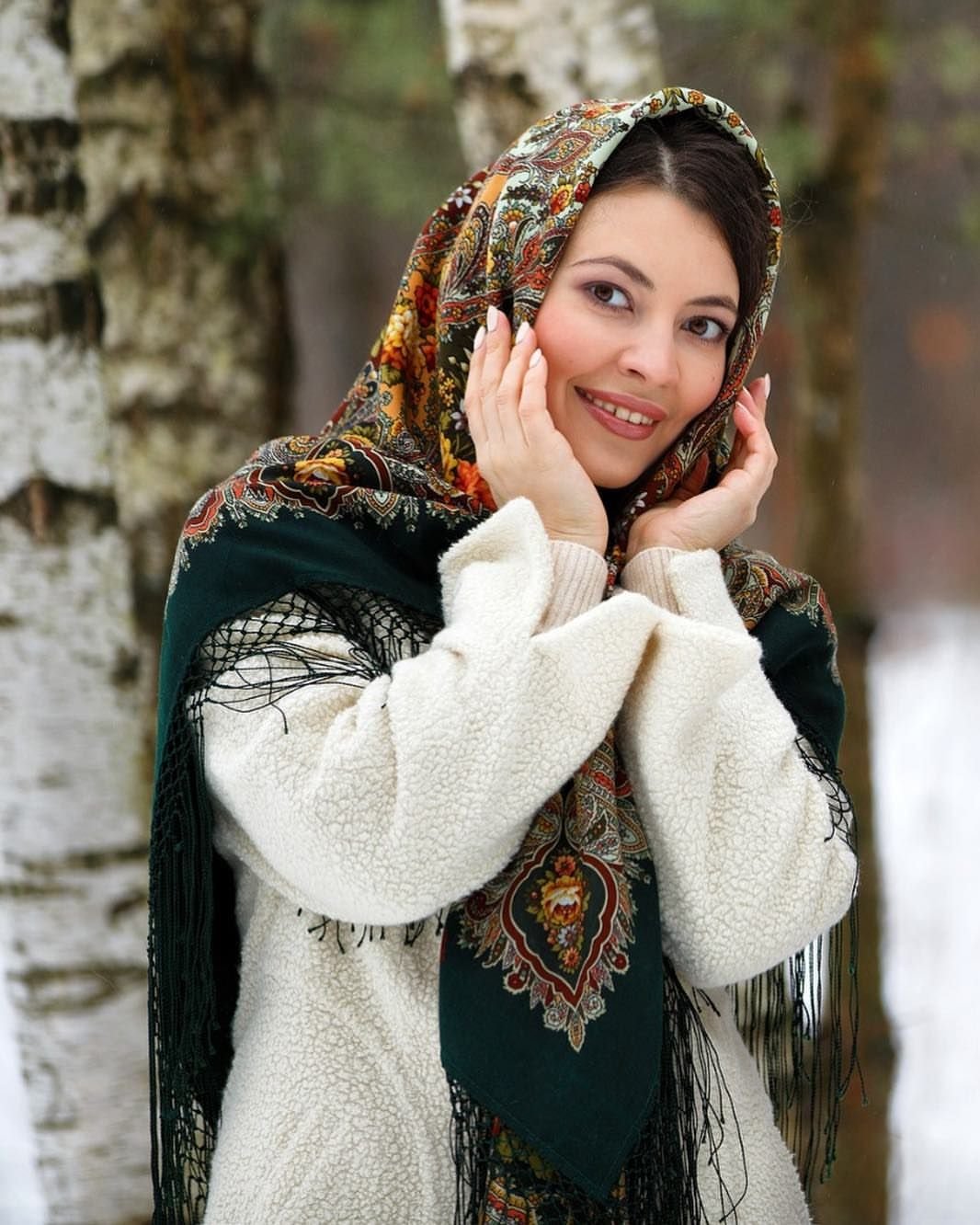 Красавица в платочке