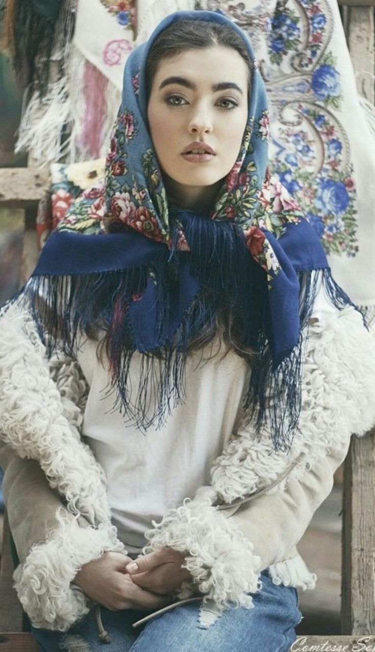 Красивые славянки в платке