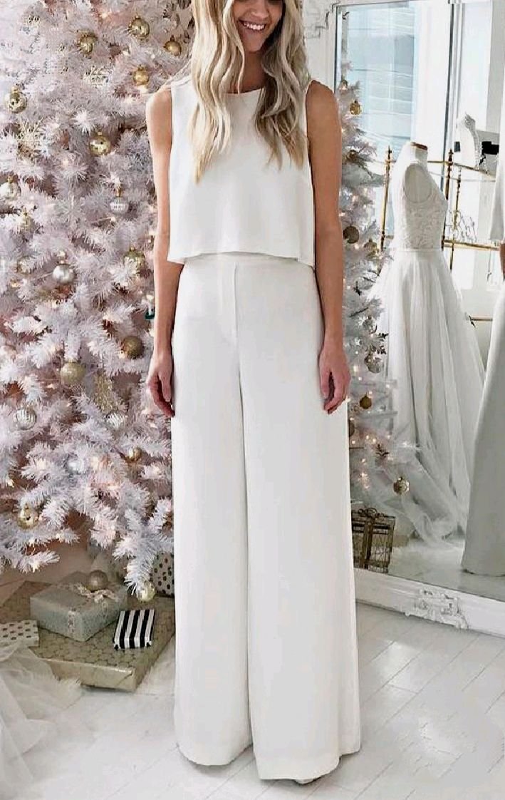 Белый брючный костюм женский