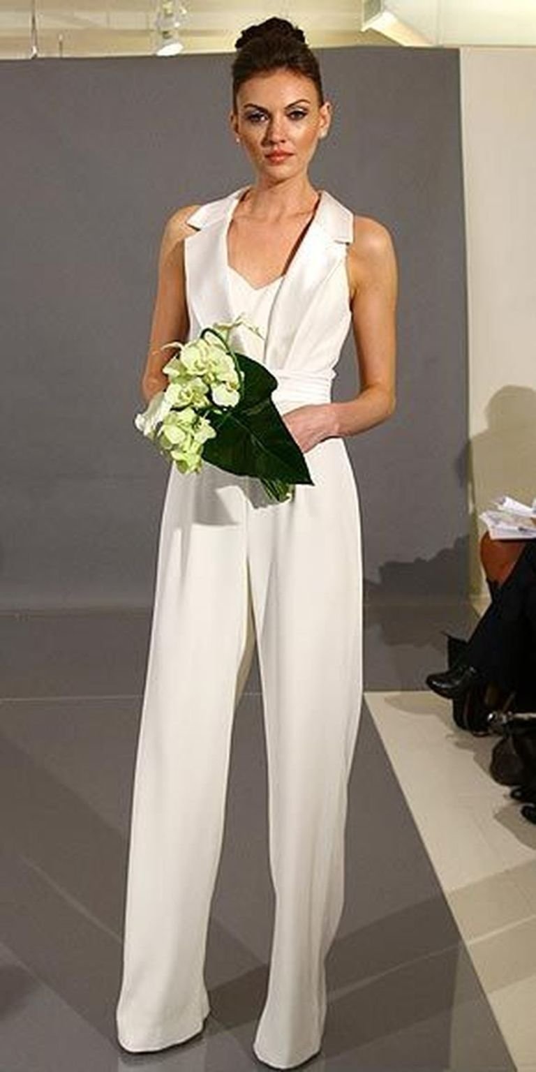 Стильный мужчина в костюме