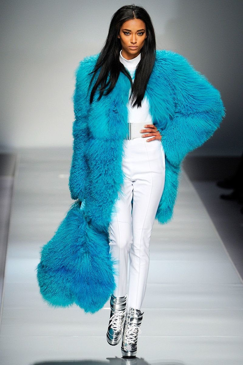 Шубки из меха яркие женские