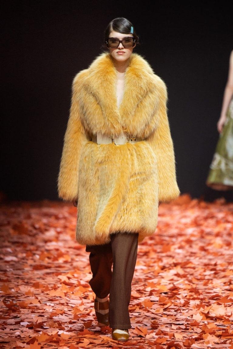 Alena Akhmadullina шуба 2022