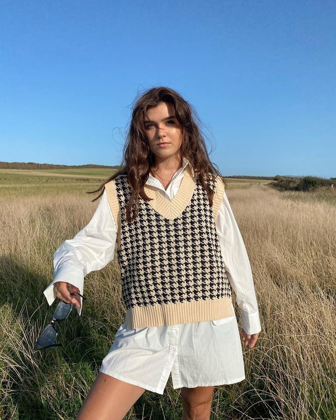 Модные образы с жилеткой