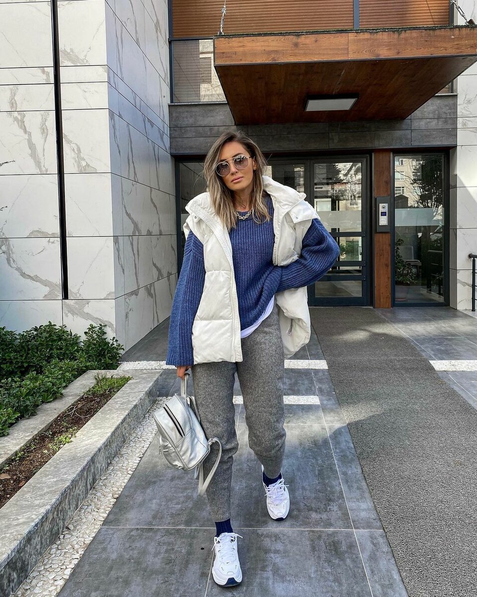 Вязаный жилет в клетку