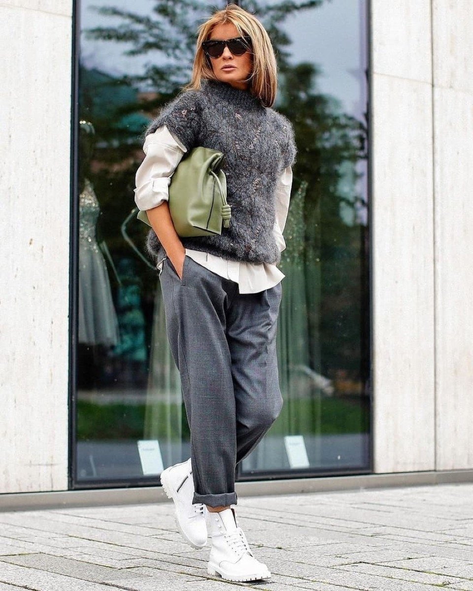 Образы с вязаным жилетом