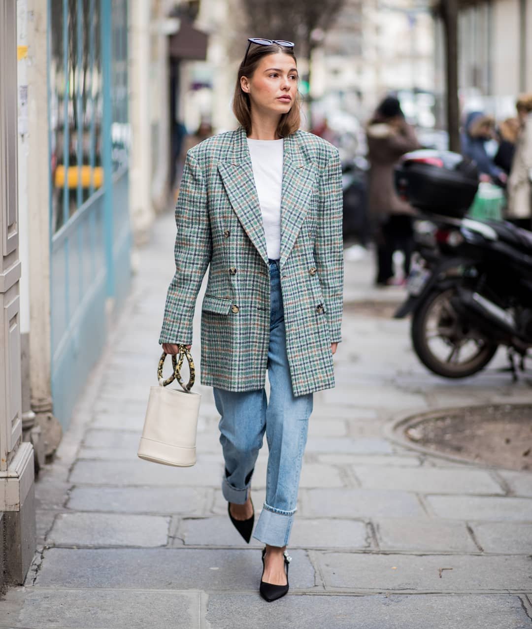 Белый пиджак стрит стайл