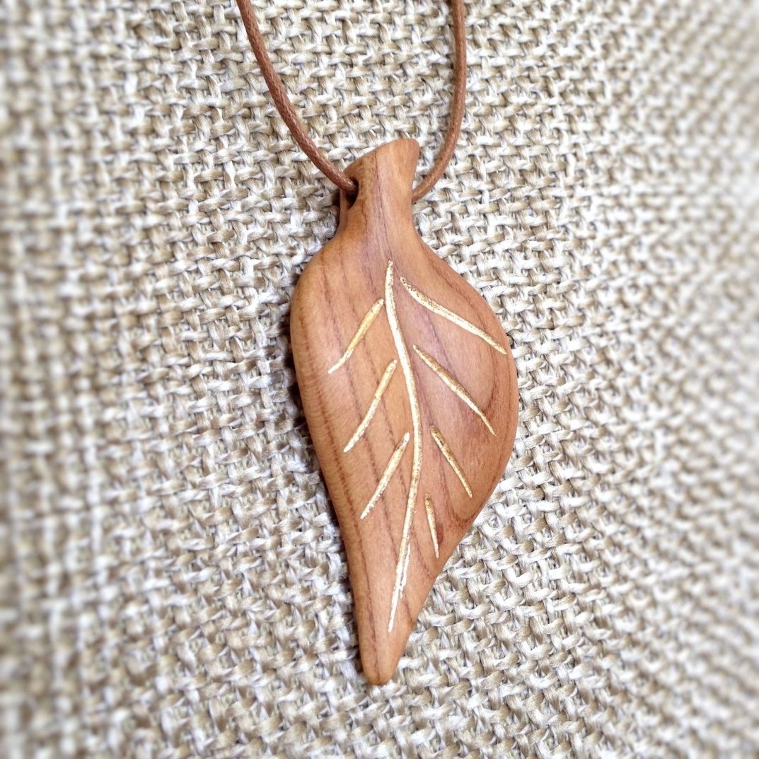 Бижутерии в виде листиков деревьев