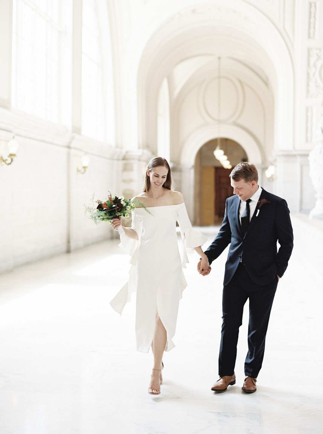 Свадебные платья для ЗАГСА