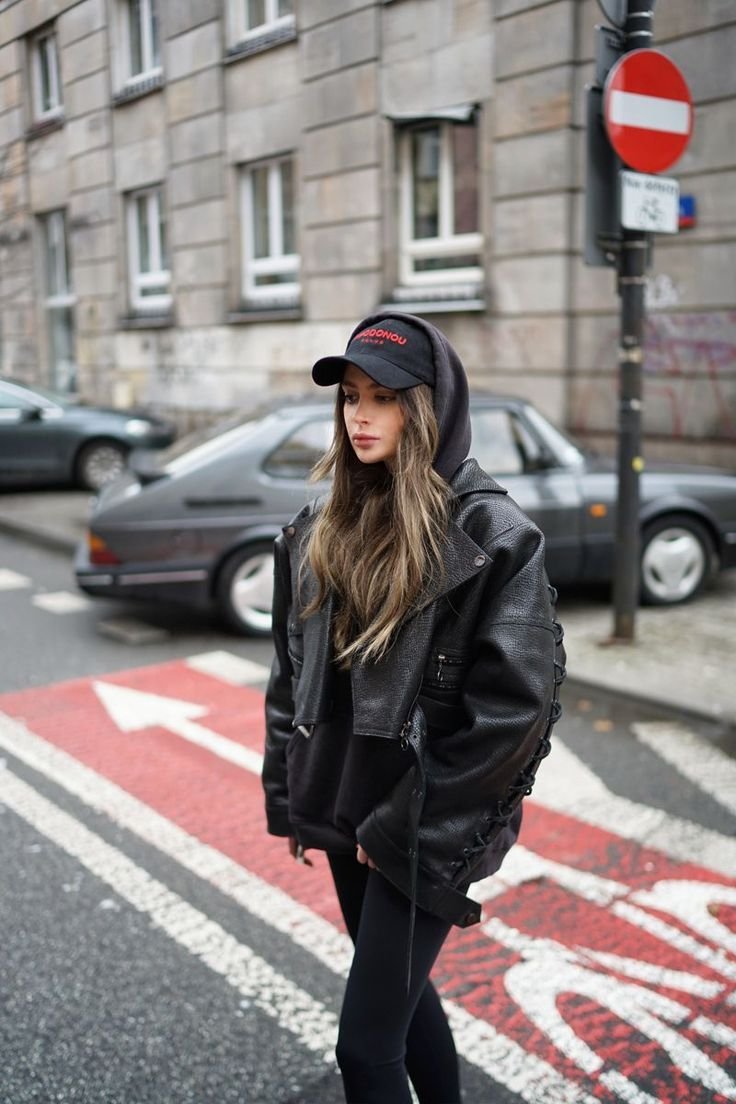 Куртка с широкими брюками