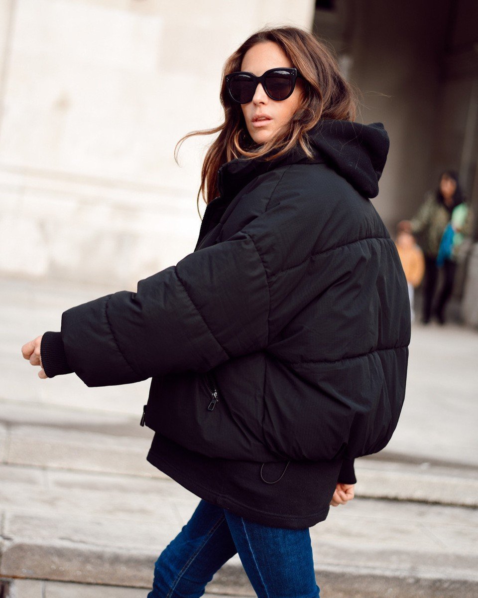 Черный пуховик оверсайз стрит стайл