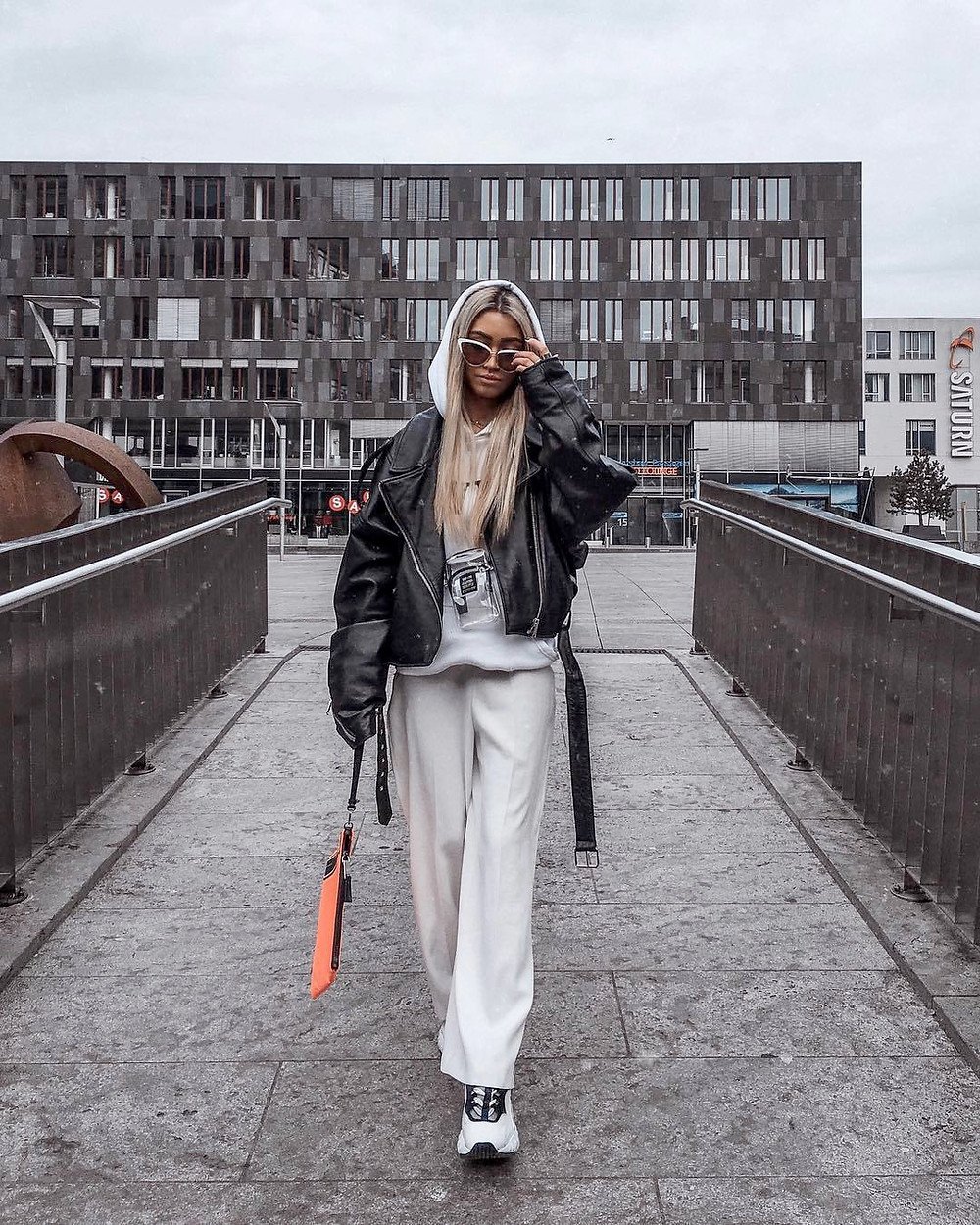 Черная косуха оверсайз