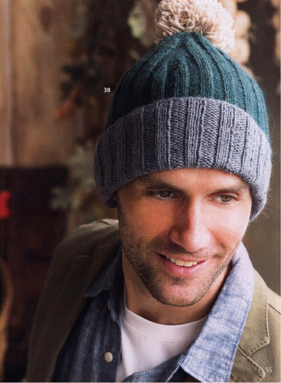 Двухцветная вязаная мужская шапка