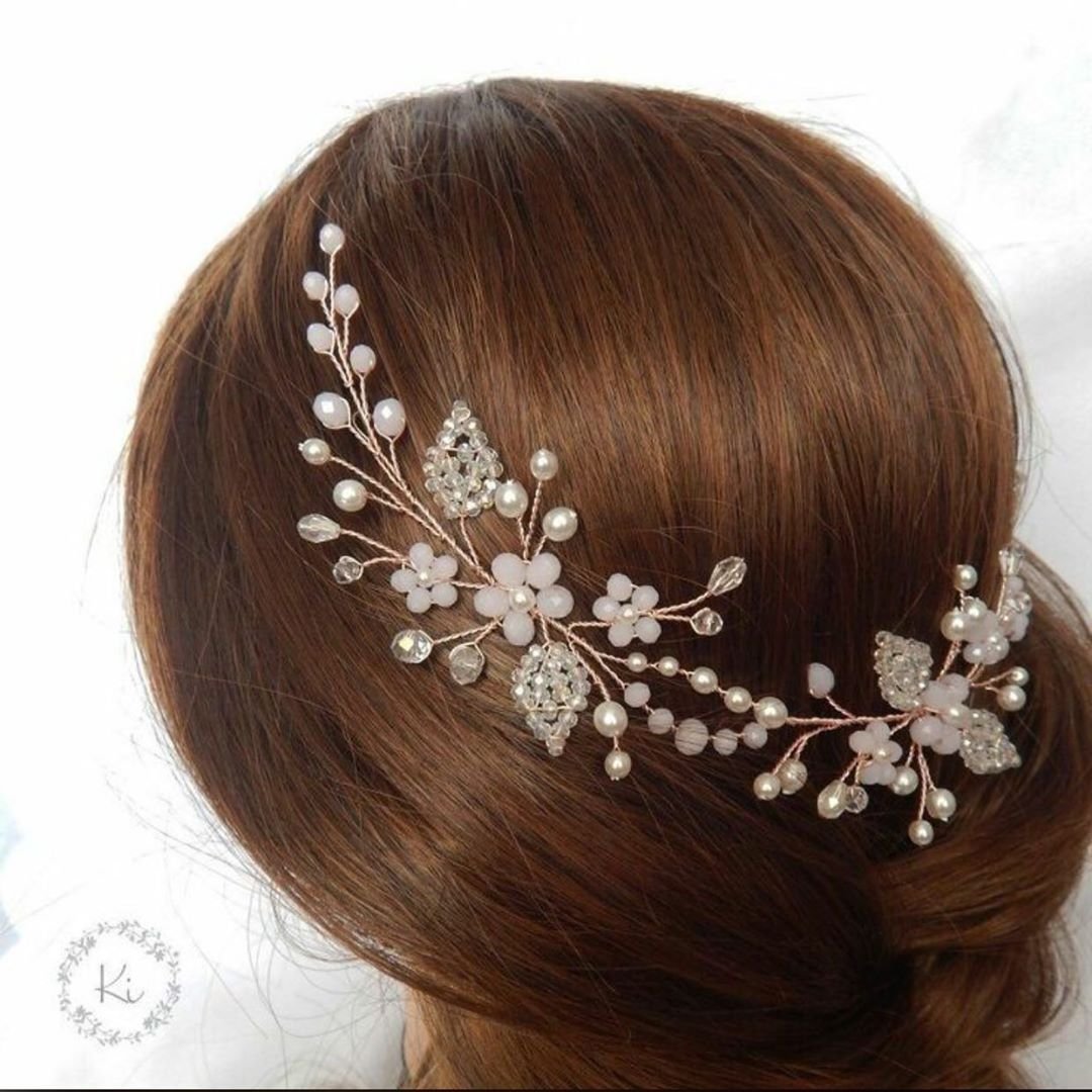 Украшение для волос из бусин
