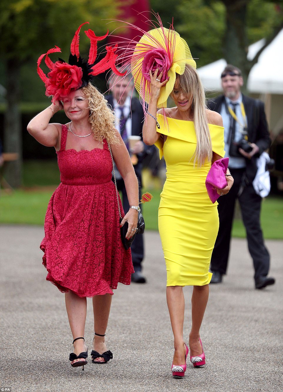 Наряд на скачки