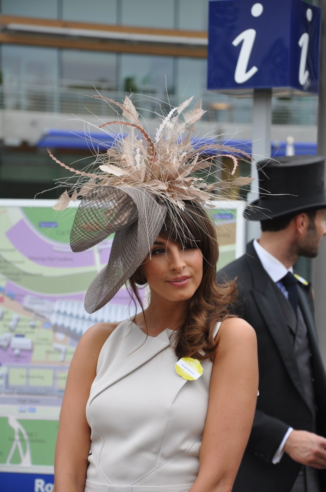 Экстравагантный наряд для девочки