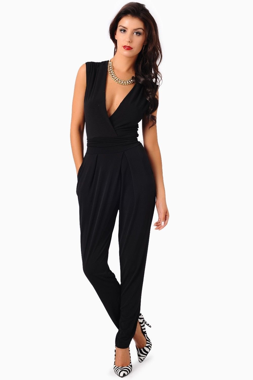 Аксессуары к черному комбинезону