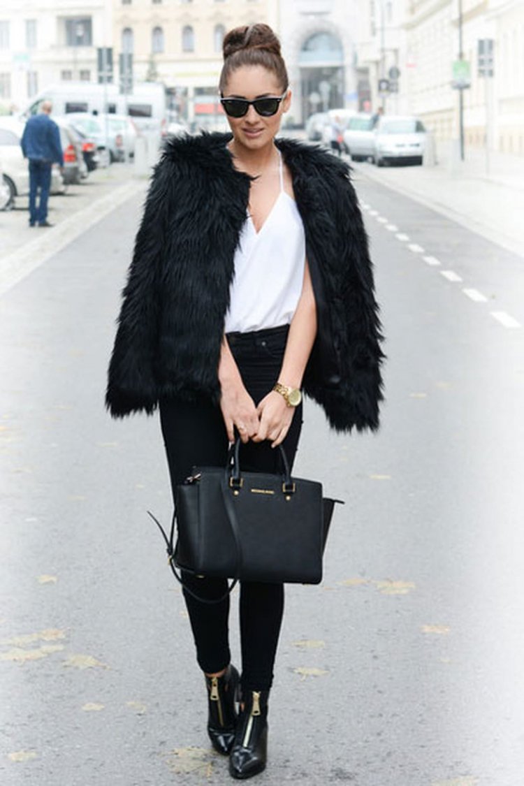 Кьяра Ферраньи в шубе