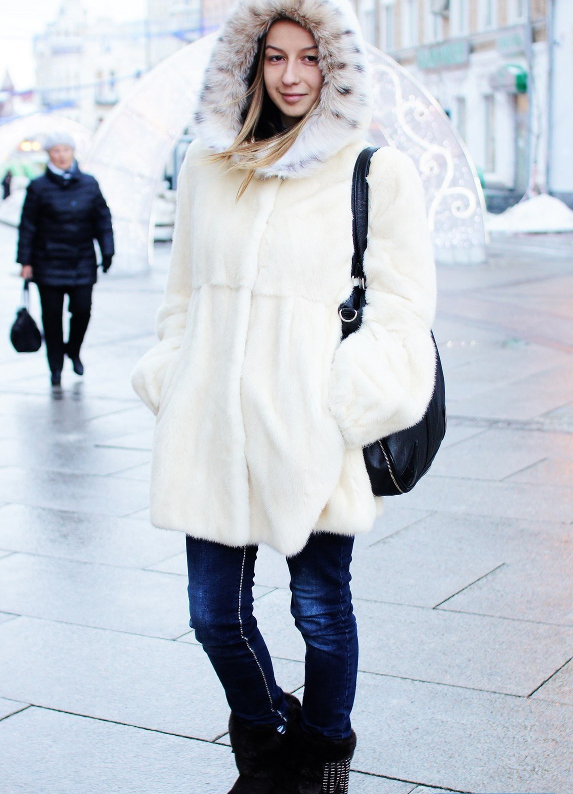 Платье ботфорты и полушубок