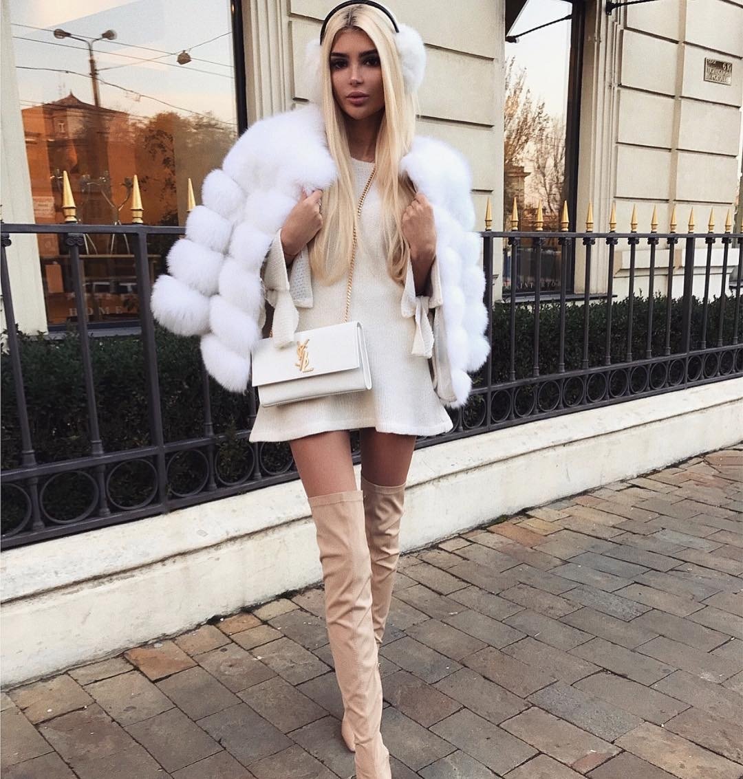 Белая короткая дубленка