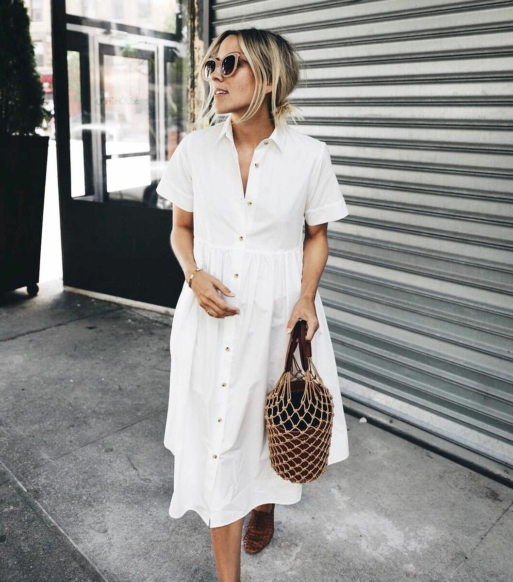 Девушка в голубой рубашке