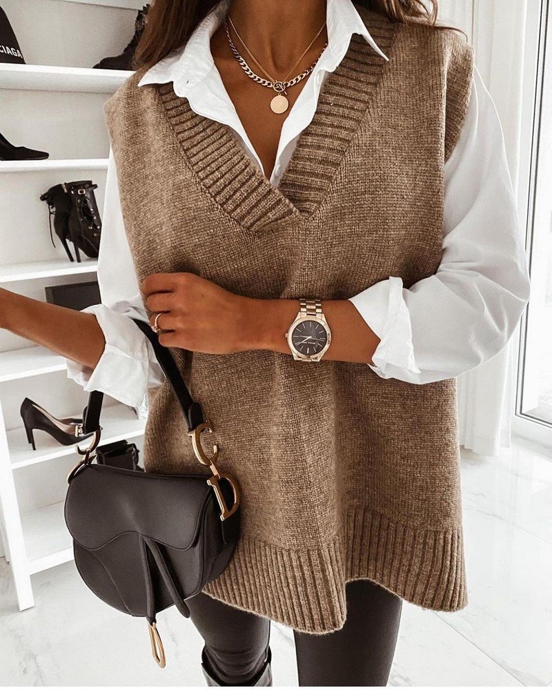 Стильные женские вязаные жилеты