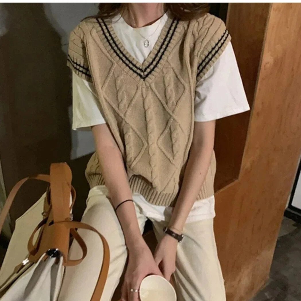 Трендовые вязаные жилетки