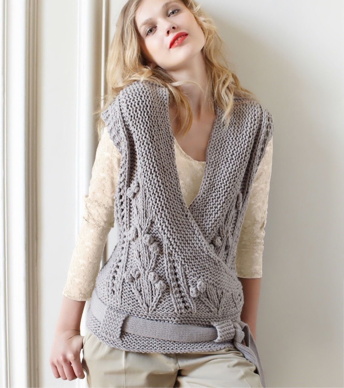 Модные вязаные безрукавки