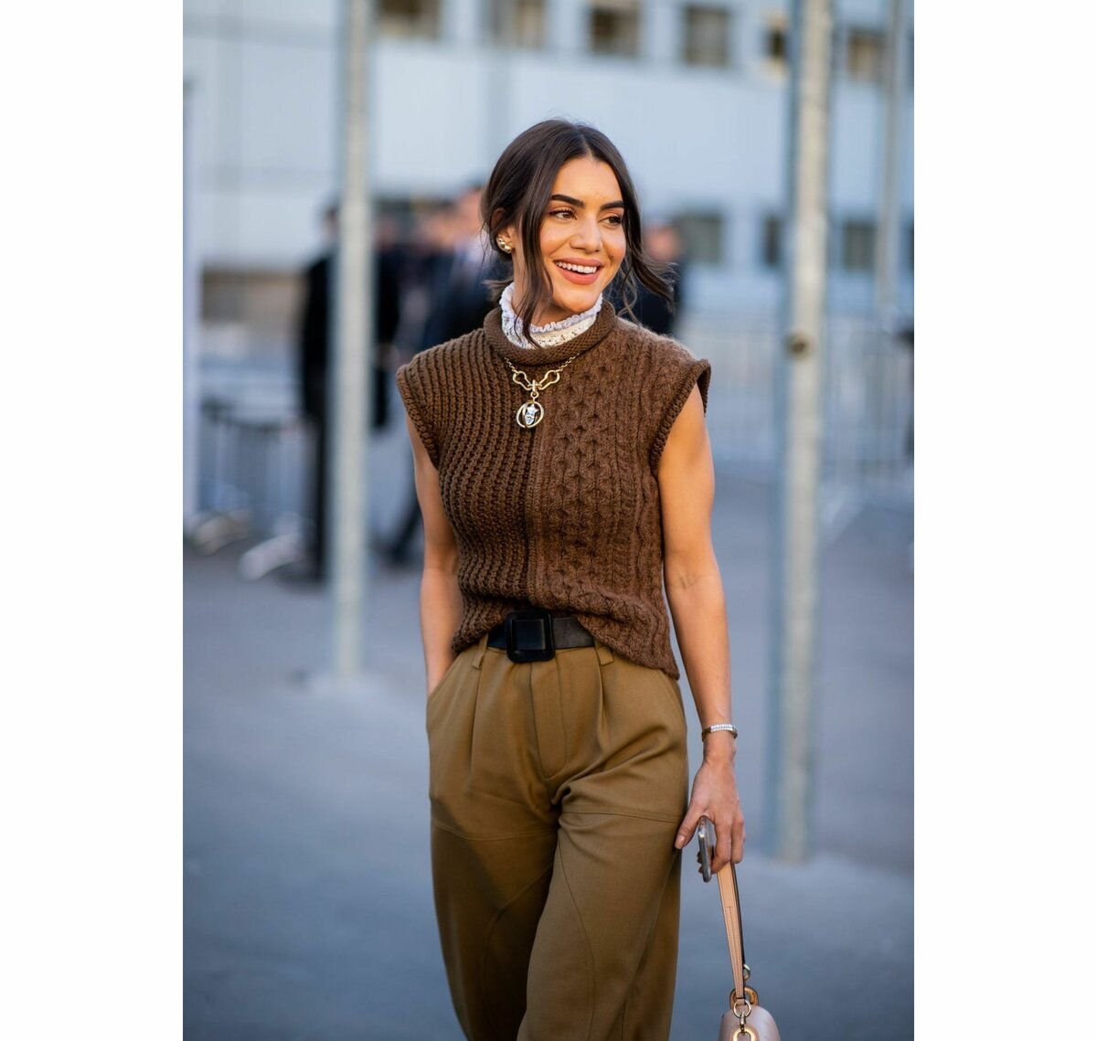 Образы с вязаной жилеткой