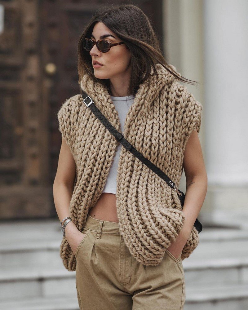 Модные вязаные жилетки 2021