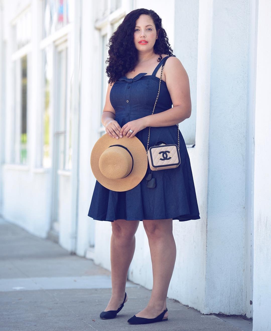 Танеша Авашти (Tanesha Awasthi) в купальнике