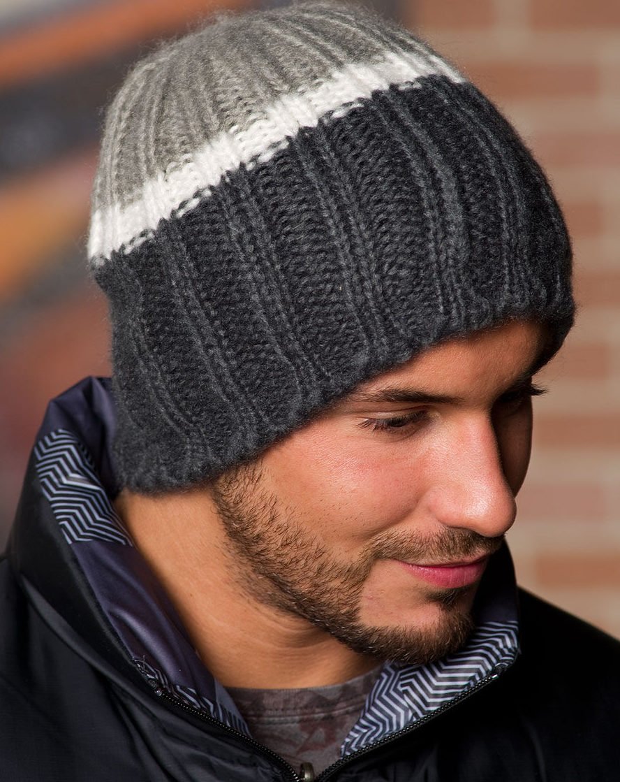 Вязанная мужскаяшапка