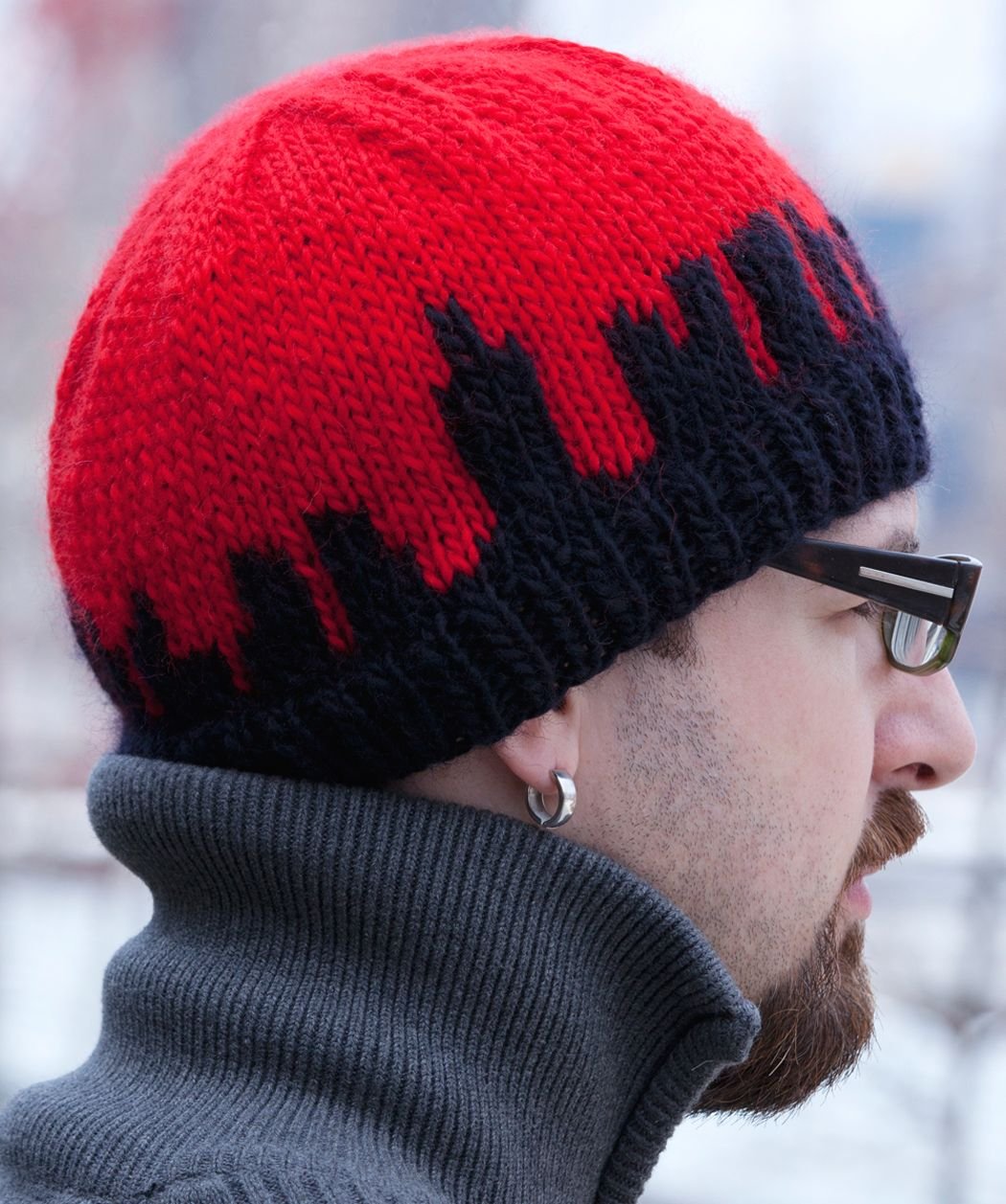 Красная вязаная шапка мужская