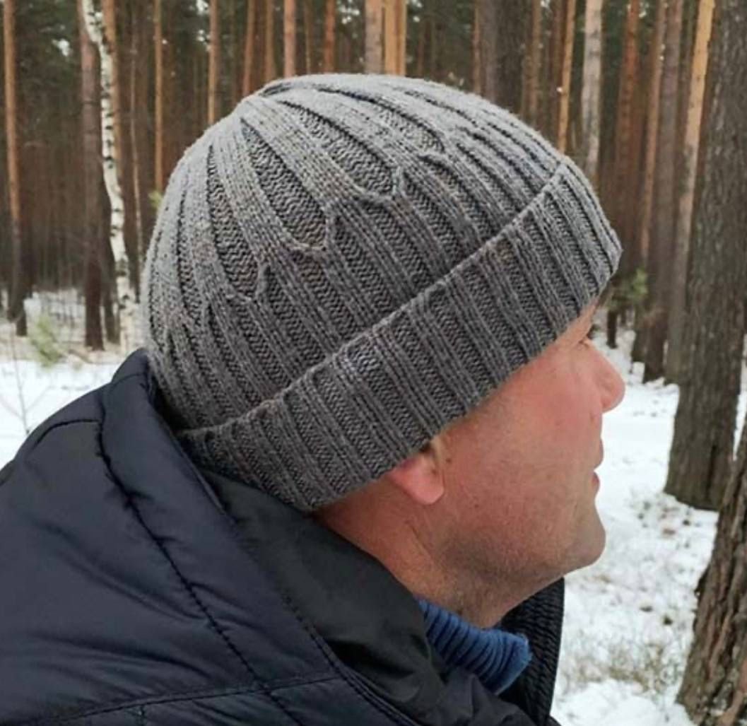 Мужская шапка спицами