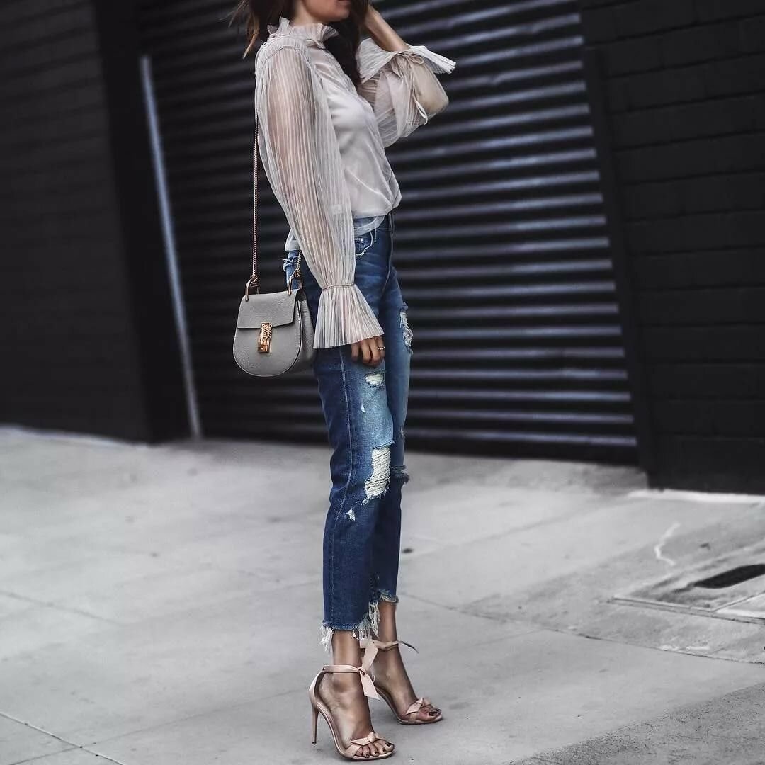 Праздничный образ с джинсами для девушек