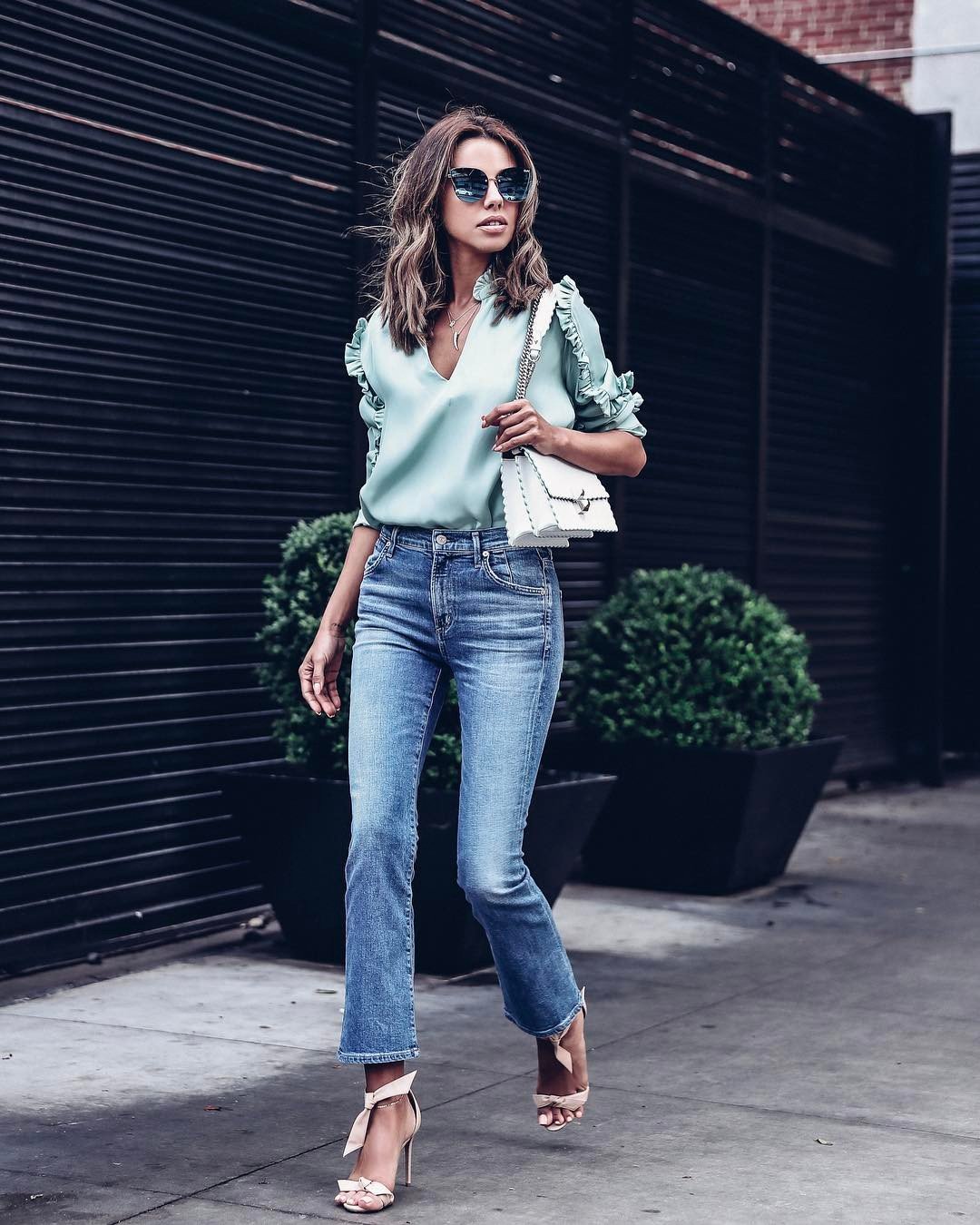 Стильный образ в джинсах на вечеринку