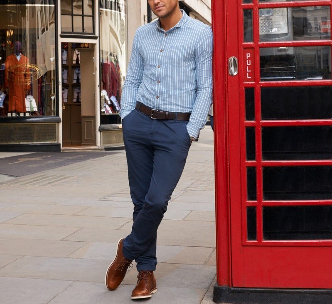 Мужской стиль бордовые брюки